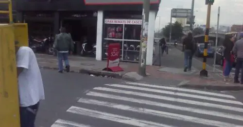 UM MOTOS UM MOTOS